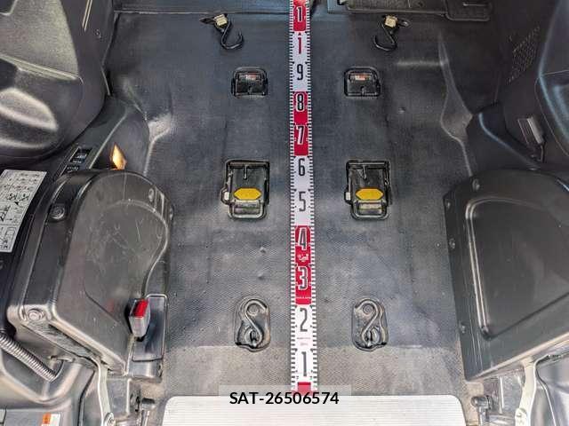 Toyota ESQUIRE 2019-06 8691315-4