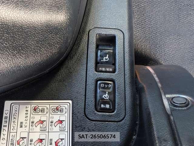 Toyota ESQUIRE 2019-06 8691315-6