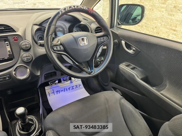 Honda FIT HYBRID 2012-08 8691592-11