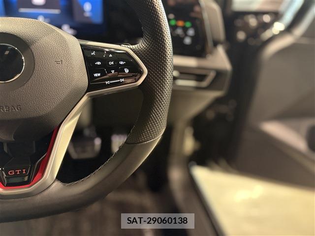 VolksWagen GOLF GTI 2022-11 8691000-13