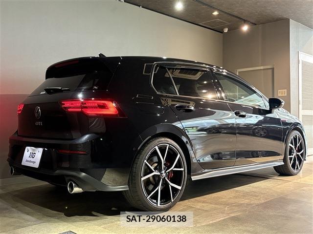 VolksWagen GOLF GTI 2022-11 8691000-2