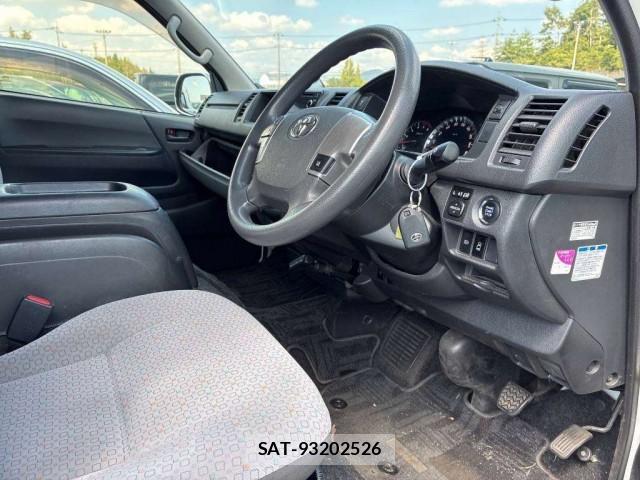 Toyota HIACE COMMUTER 2018-03 8690501-3