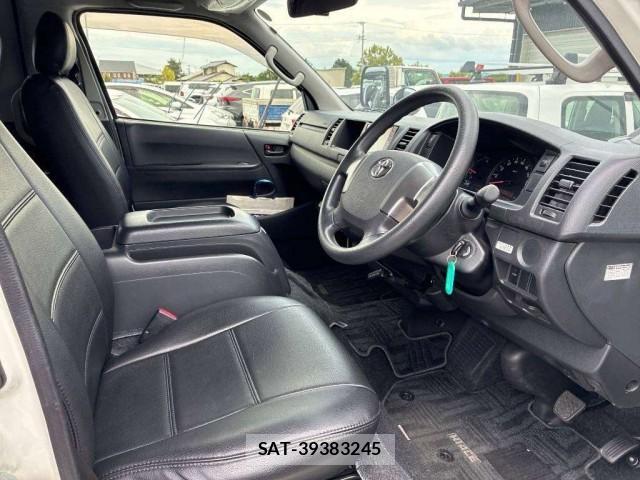 Toyota HIACE COMMUTER 2017-08 8690503-3