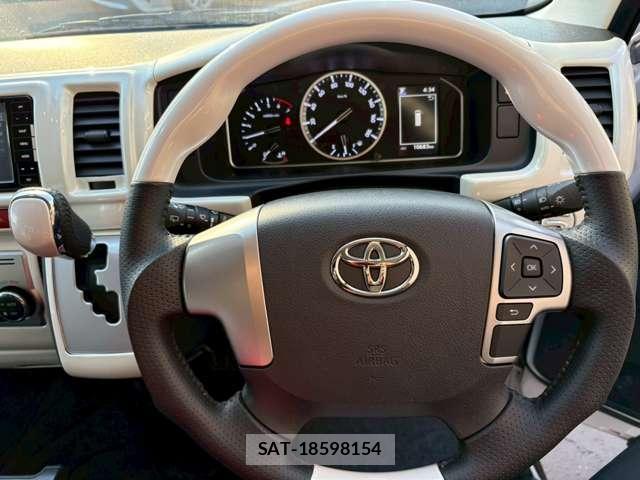 Toyota HIACE VAN 2021-12 8690395-15