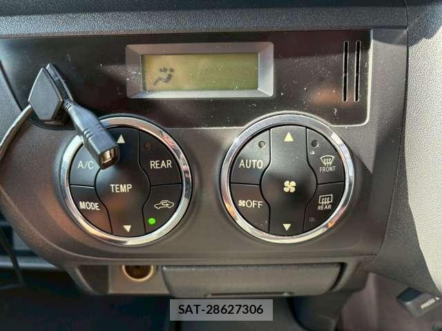 Toyota HIACE VAN 2012-07 8690396-18