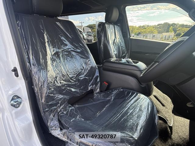 Toyota HIACE VAN 2026-08 8690890-5