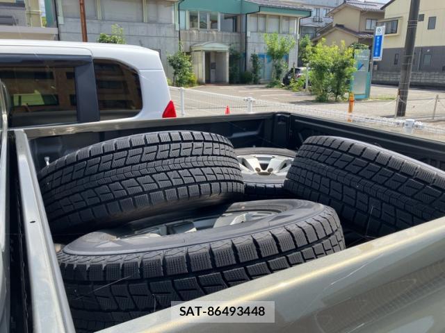 Toyota HILUX 2024-11 8690810-17