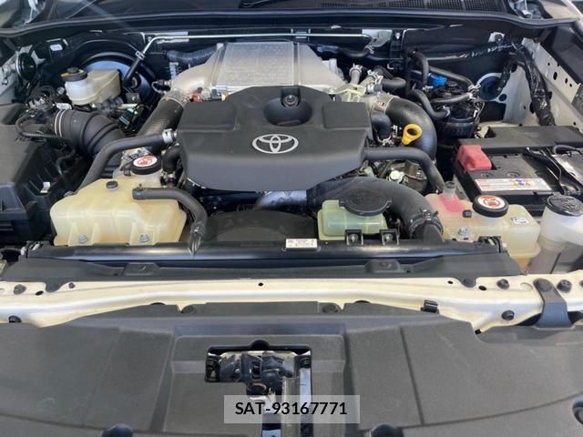 Toyota HILUX 2022-04 8691888-17