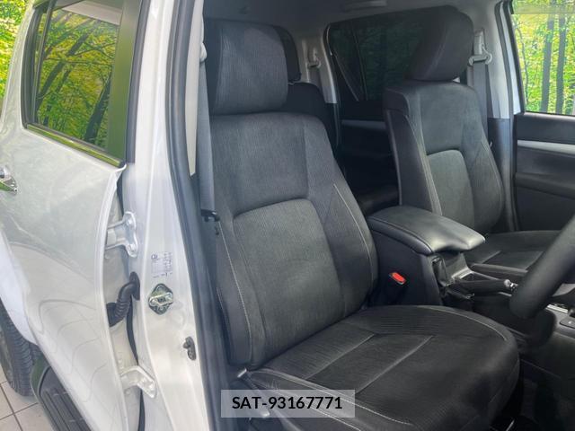Toyota HILUX 2022-04 8691888-7