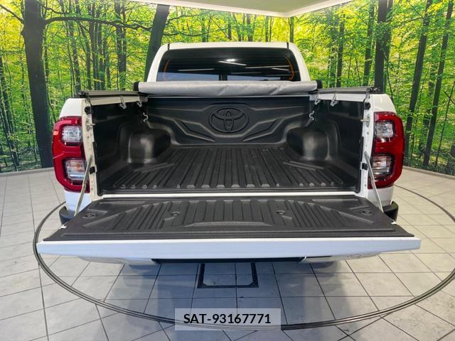 Toyota HILUX 2022-04 8691888-9