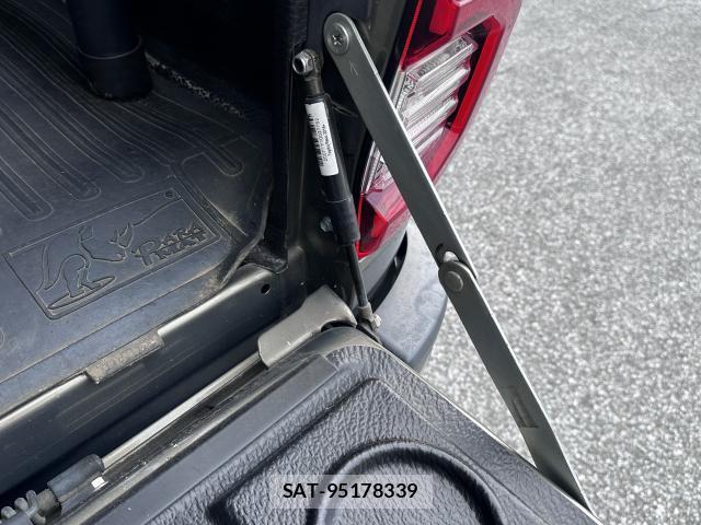 Toyota HILUX 2021-02 8691906-11