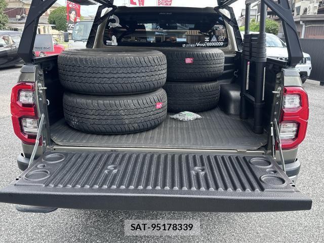 Toyota HILUX 2021-02 8691906-8