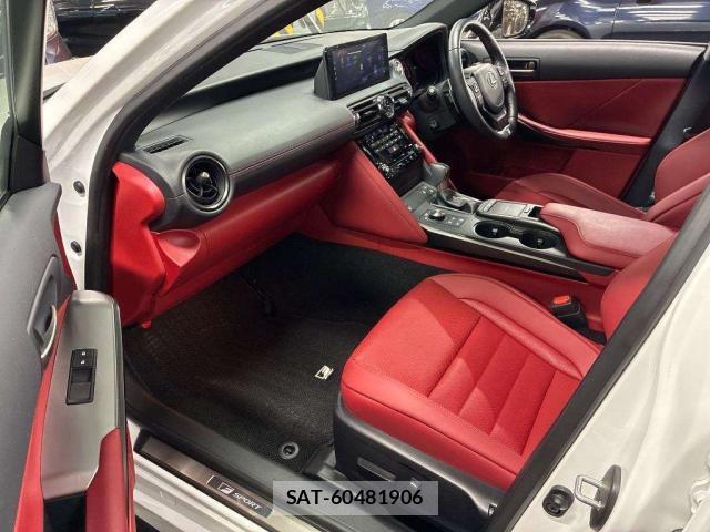 Lexus IS 2024-05 8690920-3