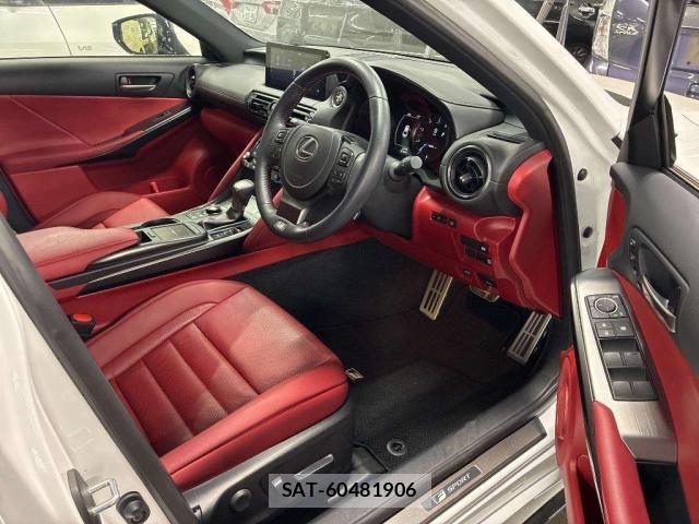 Lexus IS 2024-05 8690920-9