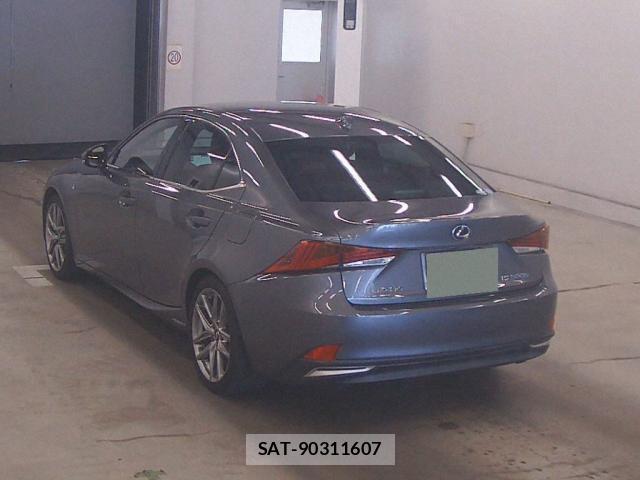 Lexus IS 2018-10 8690974-1