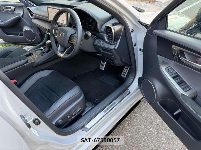 Lexus IS 2026-05 8691952-13