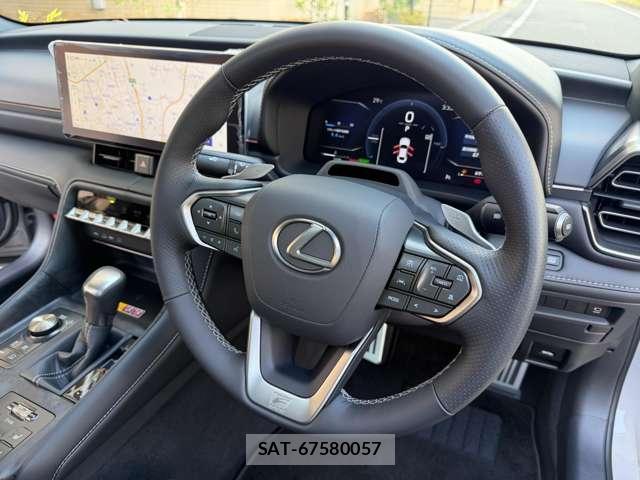 Lexus IS 2026-05 8691952-14