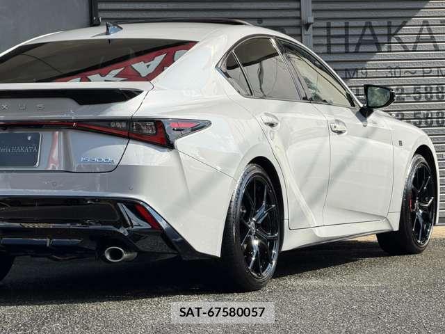 Lexus IS 2026-05 8691952-5