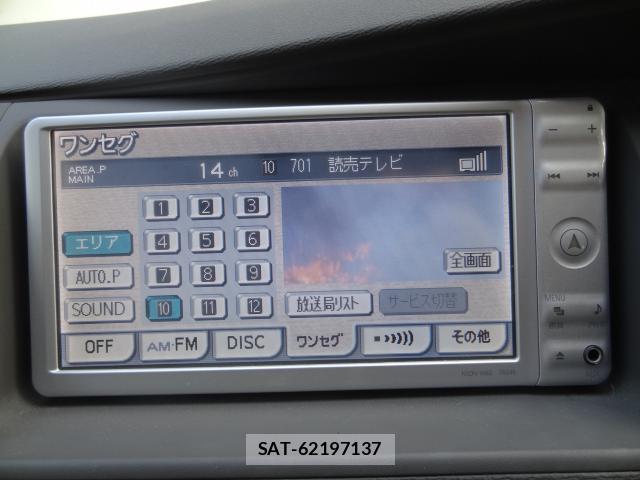 Toyota ISIS 2011-02 8691143-14