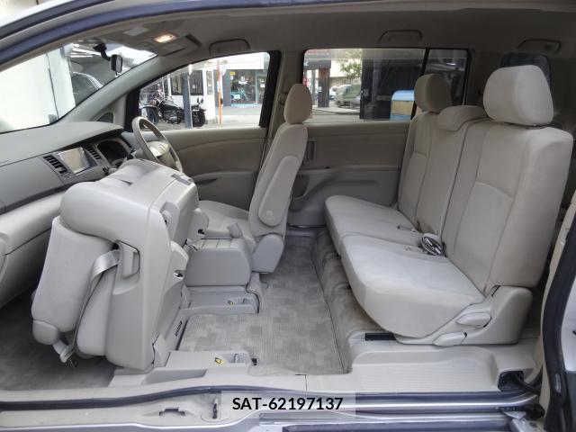 Toyota ISIS 2011-02 8691143-5