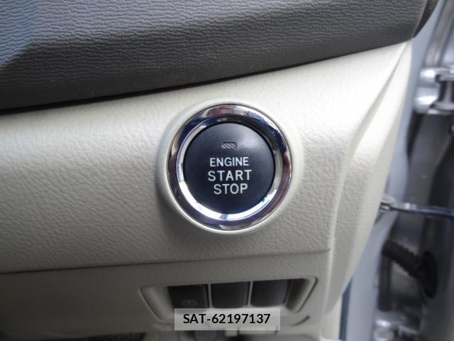 Toyota ISIS 2011-02 8691143-7