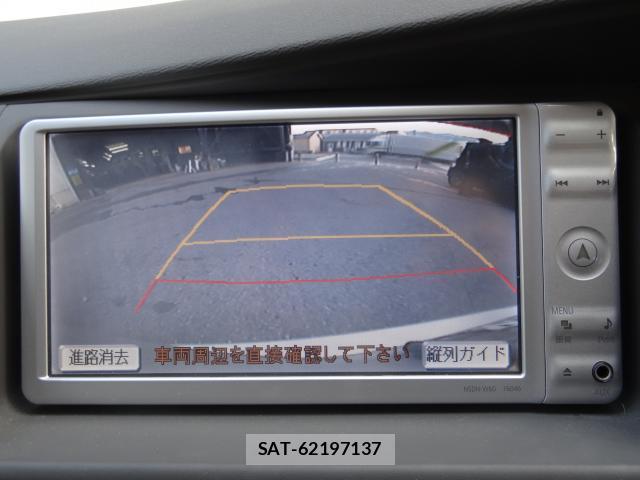 Toyota ISIS 2011-02 8691143-8