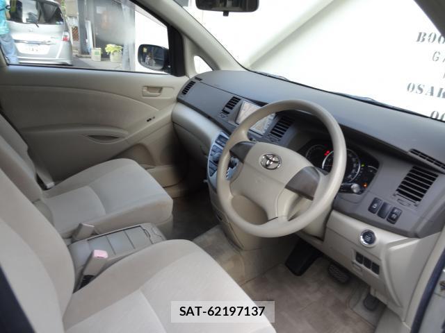 Toyota ISIS 2011-02 8691143-9