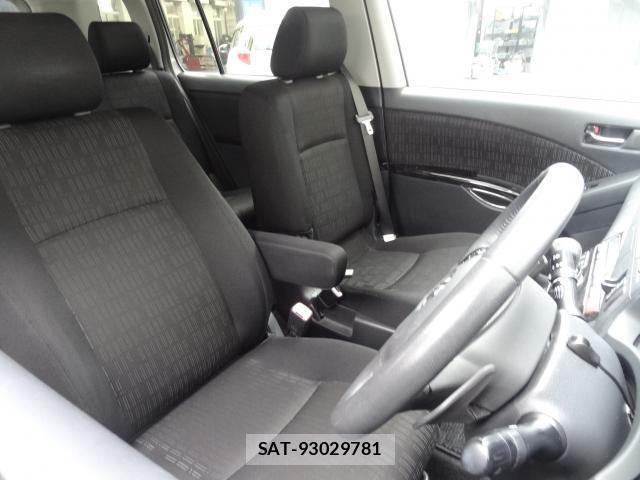 Toyota ISIS 2011-11 8691146-10