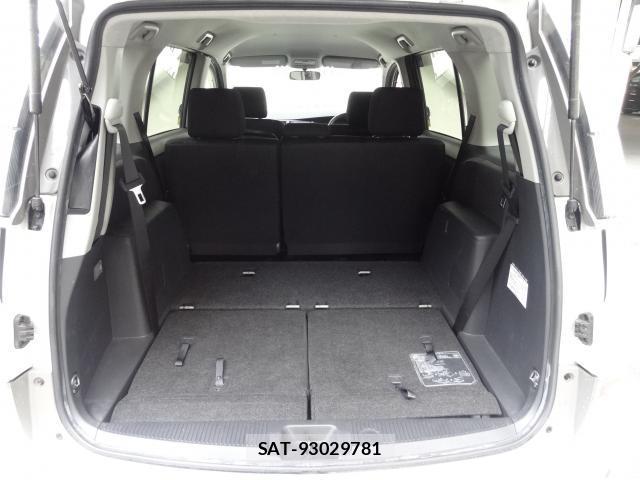 Toyota ISIS 2011-11 8691146-12