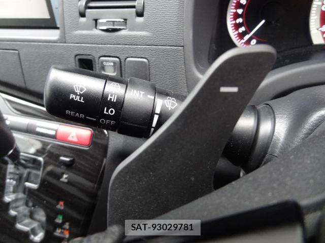 Toyota ISIS 2011-11 8691146-13