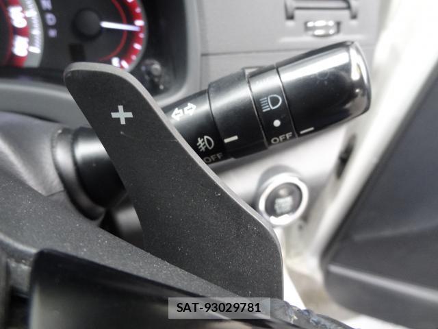 Toyota ISIS 2011-11 8691146-14