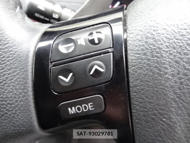 Toyota ISIS 2011-11 8691146-15