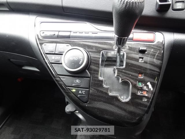 Toyota ISIS 2011-11 8691146-16