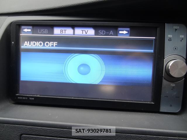 Toyota ISIS 2011-11 8691146-17