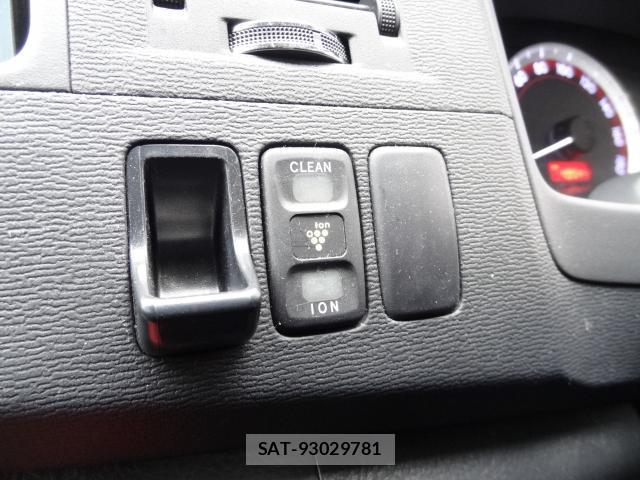 Toyota ISIS 2011-11 8691146-18