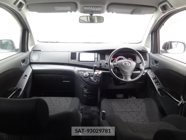 Toyota ISIS 2011-11 8691146-2