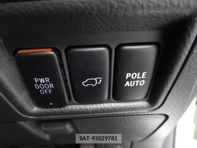 Toyota ISIS 2011-11 8691146-5