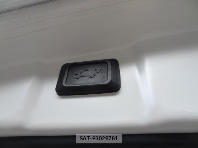 Toyota ISIS 2011-11 8691146-7