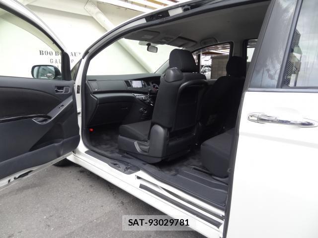 Toyota ISIS 2011-11 8691146-9