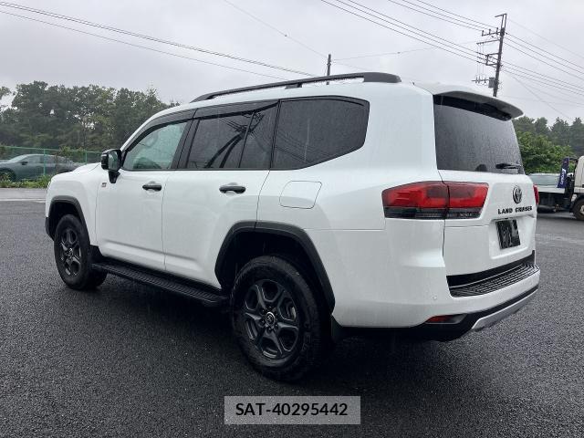 Toyota LAND CRUISER 2024-03 8690874-1