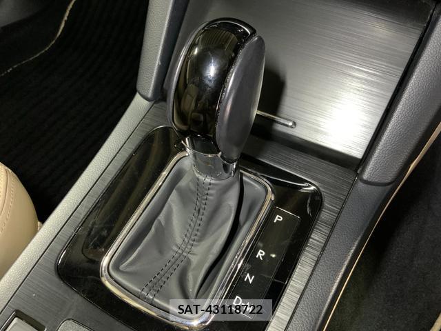 Subaru OUTBACK 2018-02 8690960-16