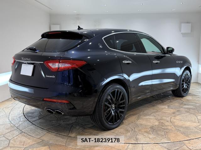 Maserati LEVANTE 2017-04 8690609-2