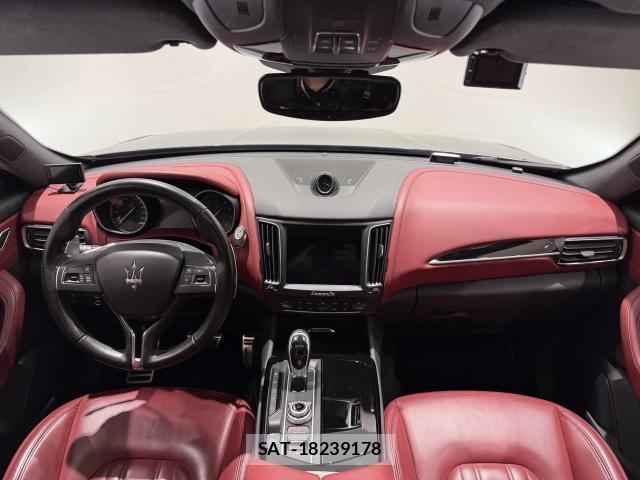 Maserati LEVANTE 2017-04 8690609-5