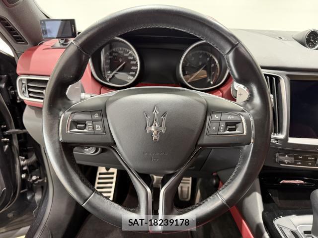 Maserati LEVANTE 2017-04 8690609-6