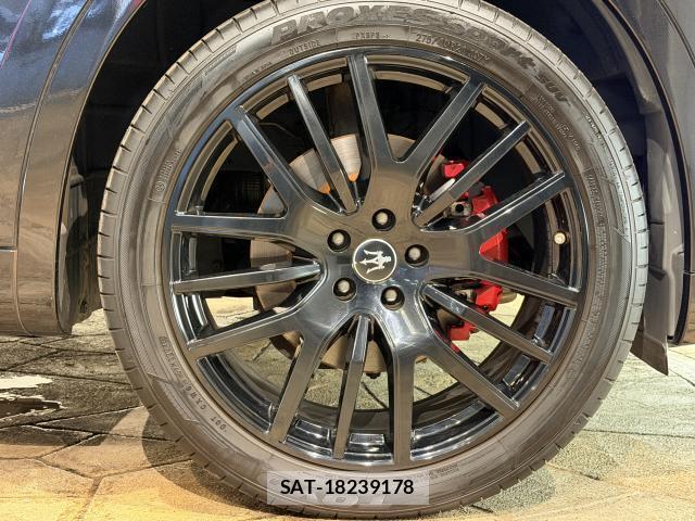 Maserati LEVANTE 2017-04 8690609-8