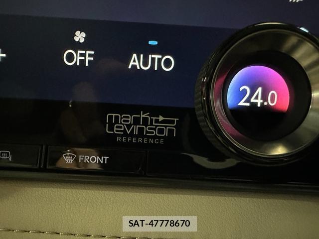 Lexus LM 2024-02 8691746-11
