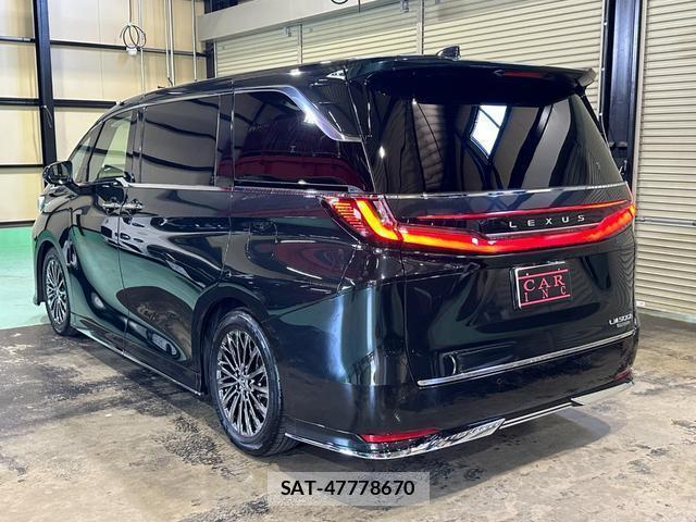 Lexus LM 2024-02 8691746-18