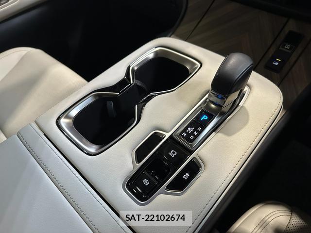 Lexus LM 2024-03 8691748-11