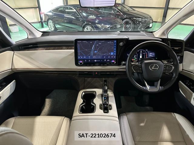 Lexus LM 2024-03 8691748-2