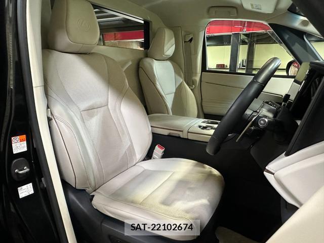 Lexus LM 2024-03 8691748-7
